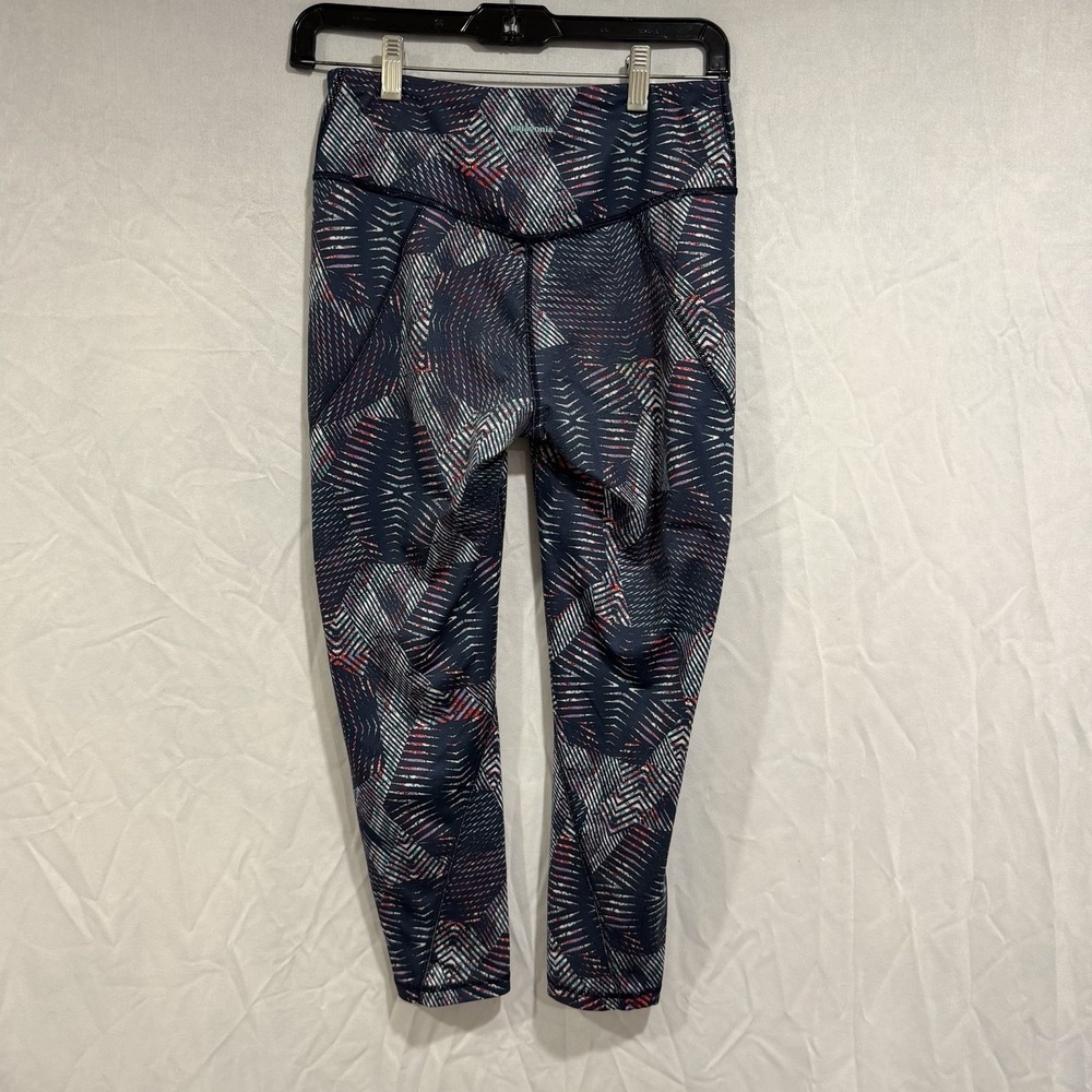 Patagonia Women's Geometric Print Centered Compression Crop Pants Small‎ Yoga